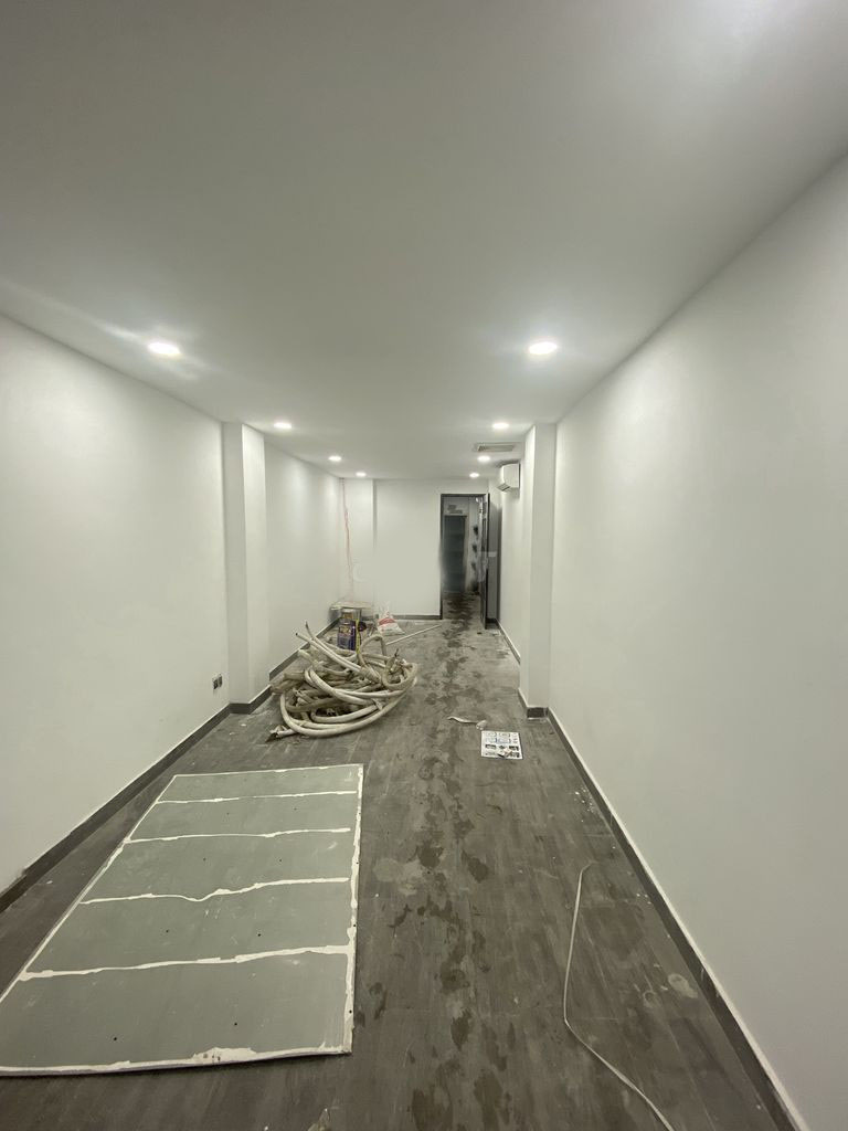 Cho thuê mặt bằng trệt (hoặc trệt + lửng) hoặc sân thượng nhà mặt tiền đường Lương Hữu Khánh, phường Phạm Ngũ Lão, Quận 1